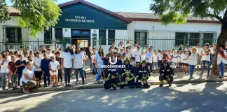 Bomberos Voluntarios realizaron un simulacro en la Escuela 36 » Esteban Echeverria»