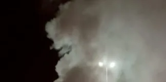 Un vehículo se incendio en el ingreso a la ciudad