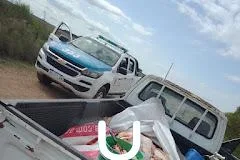 Un carnicero de Concordia traía una vaca faenada en tachos de 20 litros