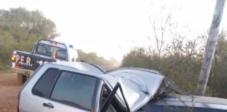 Conductor perdió el control, despisto y volcó