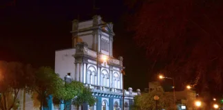 Fueron en moto a la casa de un joven para balearlo