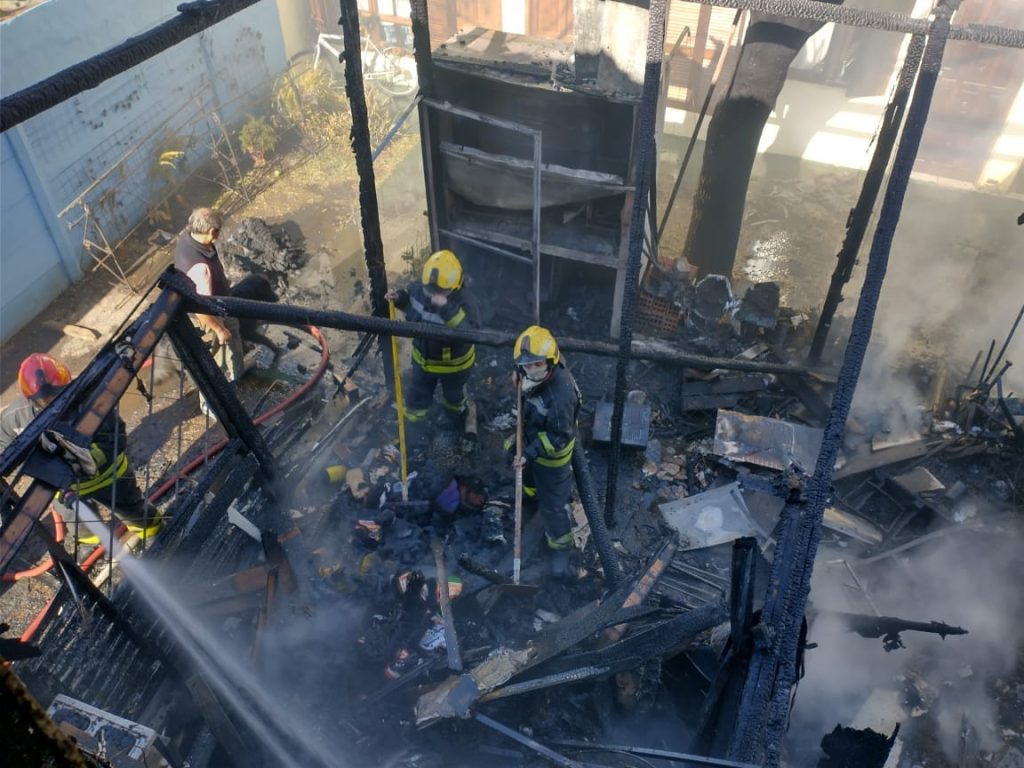 Pérdidas totales en un voraz incendio en una vivienda