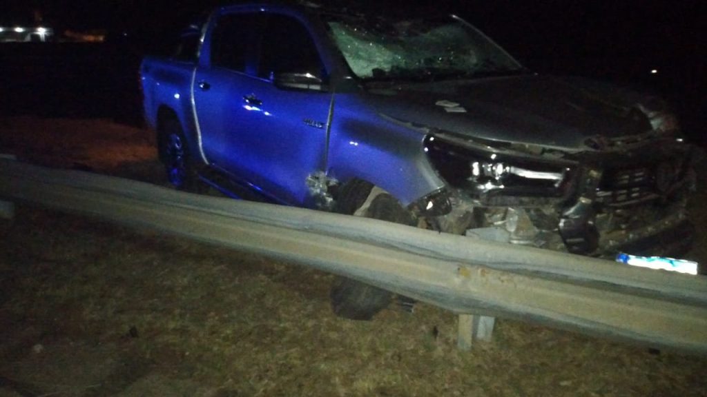 Una conductora perdió el control de su camioneta chocando contra el guardarrail