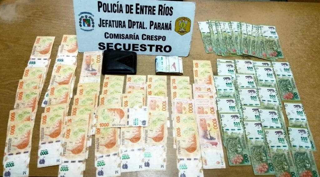 Un encargado de obra dejó olvidado una mochila con más de 100mil pesos y lo recuperó
