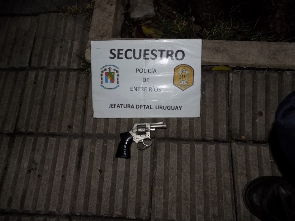 A punta de pistola asaltaron a dos mujeres que iban caminando