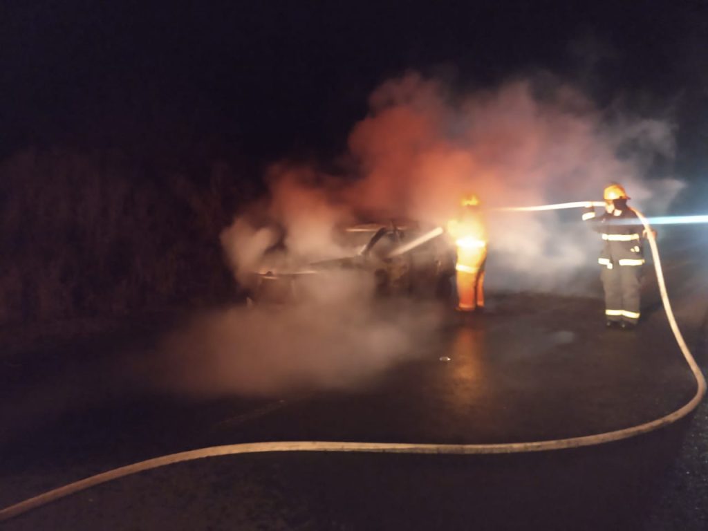 Colón – Un auto se incendio en ruta 38 km 20