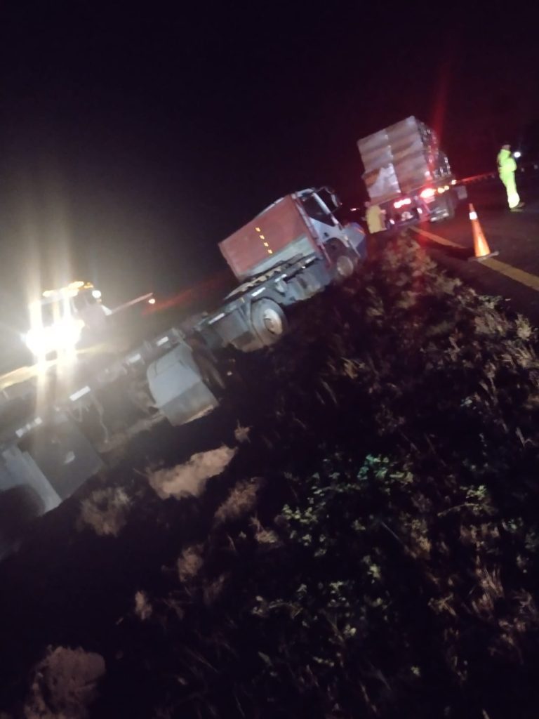 Un camión despistó en la Autovía Artigas