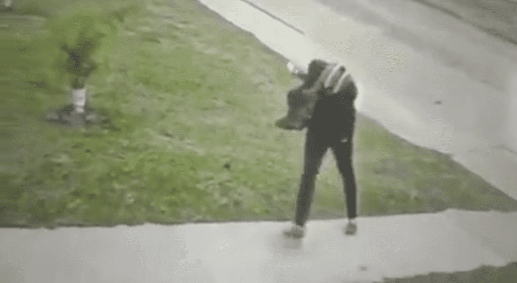Dos policías salvaron la vida de un niño de dos años