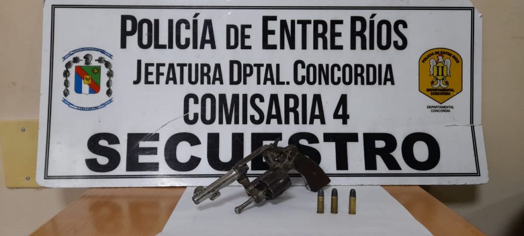 Identificaron a dos masculinos y uno de ellos portaba un arma de fuego