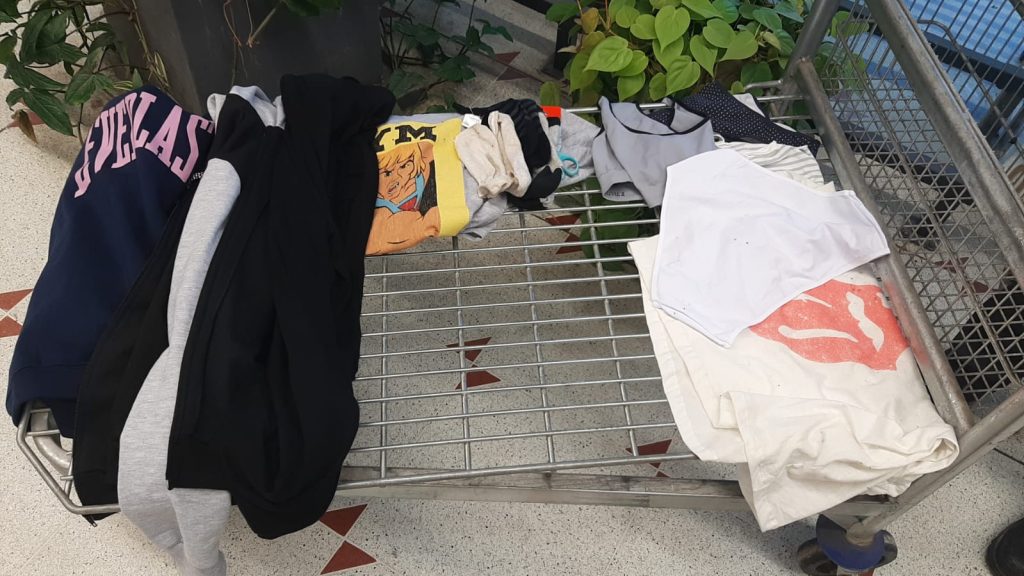 Madre e Hija se llevaban prendas sin pagar