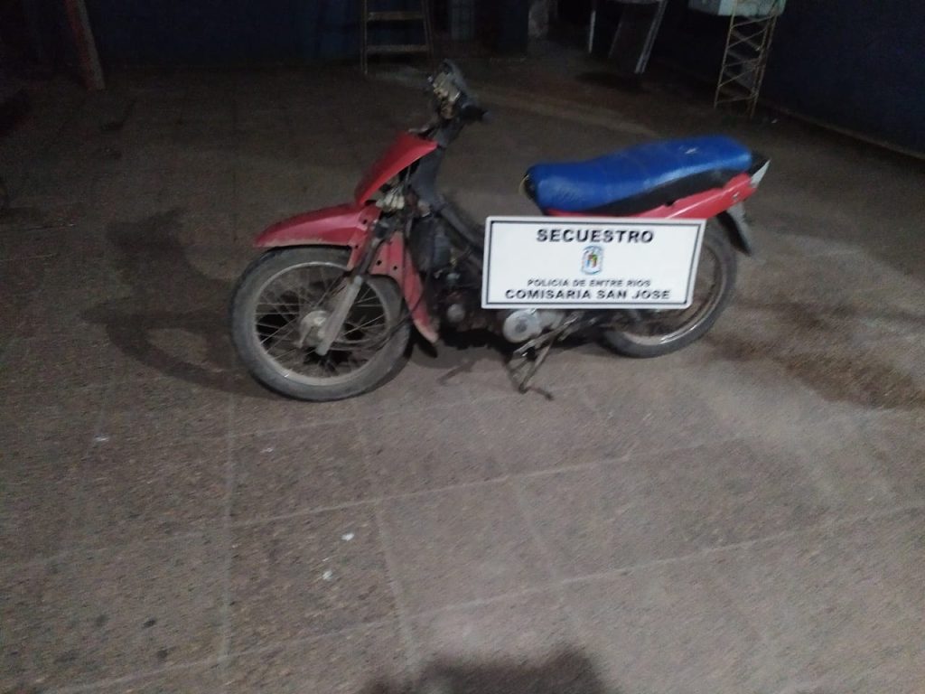 La Policía secuestro una motocicleta abandonada y dio inicio actuaciones para establecer su procedencia