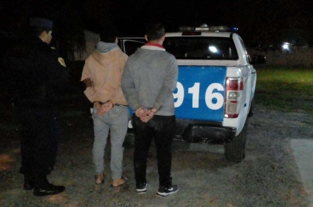 Dos detenidos tras sustraer la rueda de un vehículo e ingresar a una obra en construcción