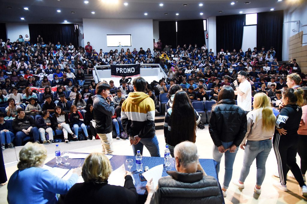 Multitudinaria convocatoria en la Estudiantina del Saber