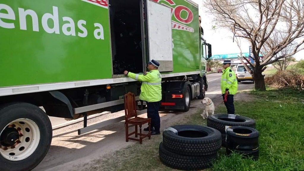 En un control Caminero encontraron neumáticos de contrabando