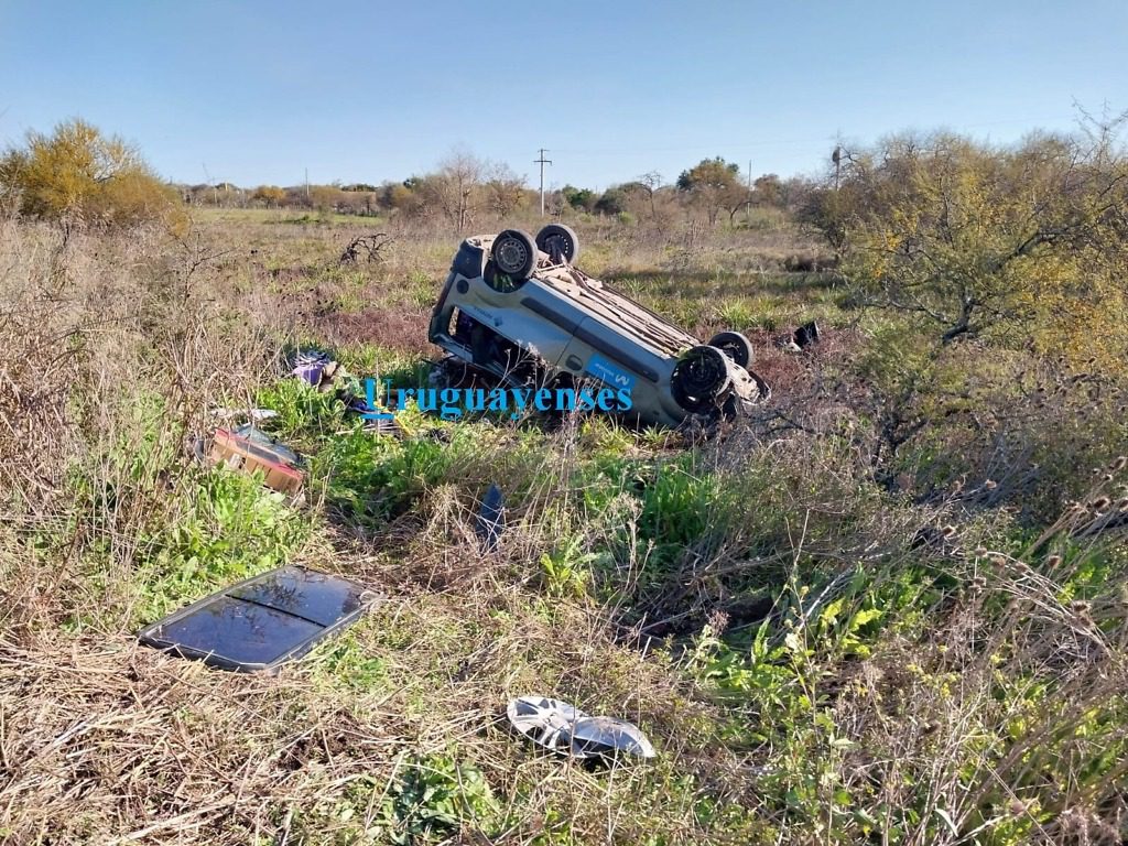 Un utilitario perdió el control y volcó en ruta Provincial 6