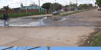 Una boca de tormenta se desbordo con desechos cloacales