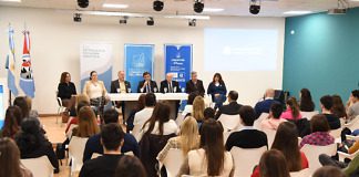 Recibieron sus certificados beneficiarios de becas municipales para la investigación científica