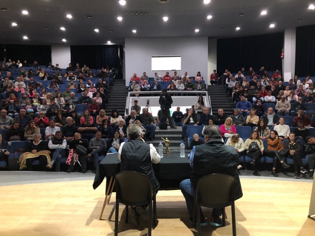 Con la presencia de Lauritto y el Intendente Oliva, Urribarri presentó el libro de Néstor Kirchner