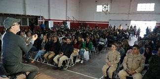 Gastón Pauls brindó una multitudinaria y sentida charla en Colón