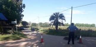 Dos jóvenes que iban en una moto resultaron con lesiones graves en un accidente