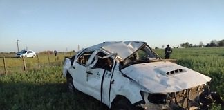 Una camioneta despisto y volcó en ruta 12
