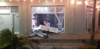 Una camioneta se chocó un local de ropa, iba con 2,14 de alcohol en sangre