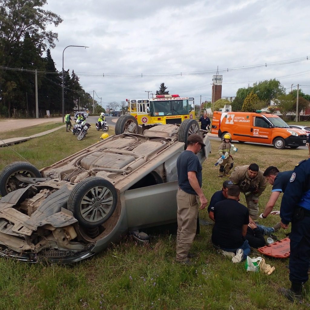 Vuelco en el acceso a Colón por ruta 135