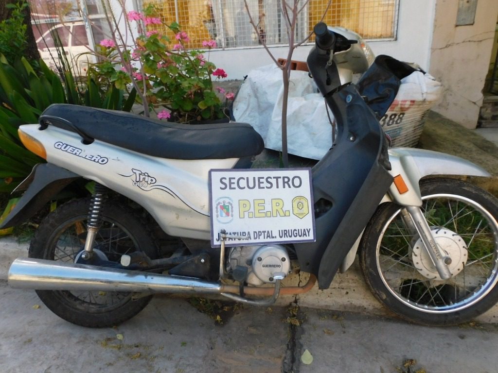 Secuestran una moto abandonada en la vía pública
