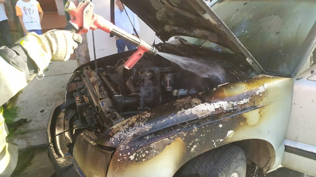 Se incendió una camioneta en la tarde de hoy