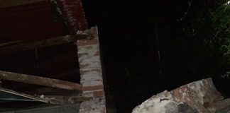 Una camioneta impactó contra una casa