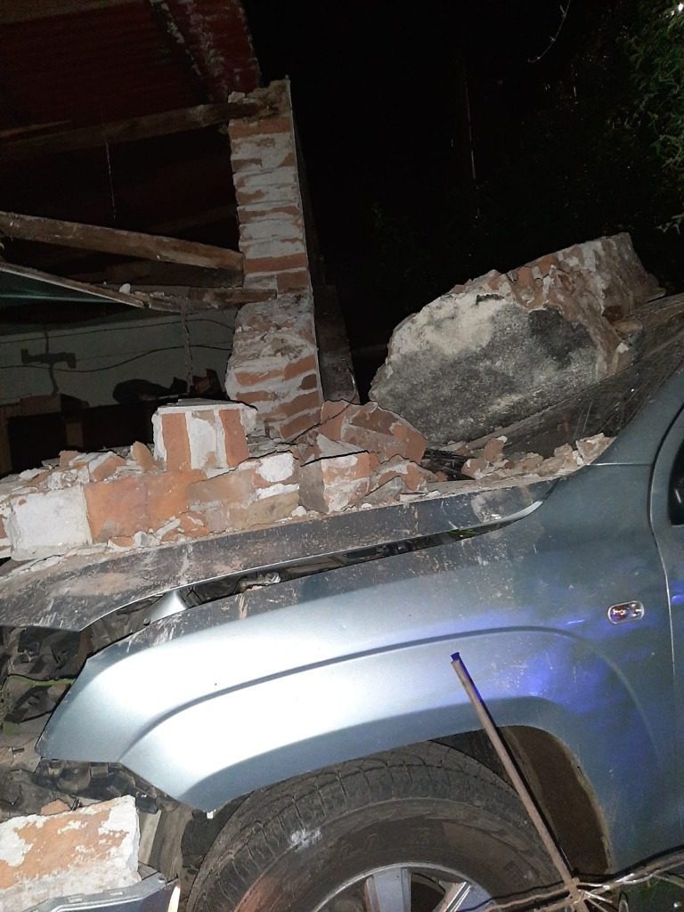 Una camioneta  impactó contra una casa