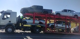 Transportista llevaba vehículos con irregularidades