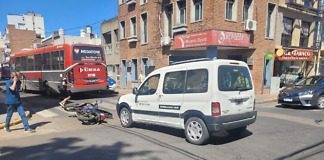 Una camioneta chocó una mujer embarazada que circulaba en moto