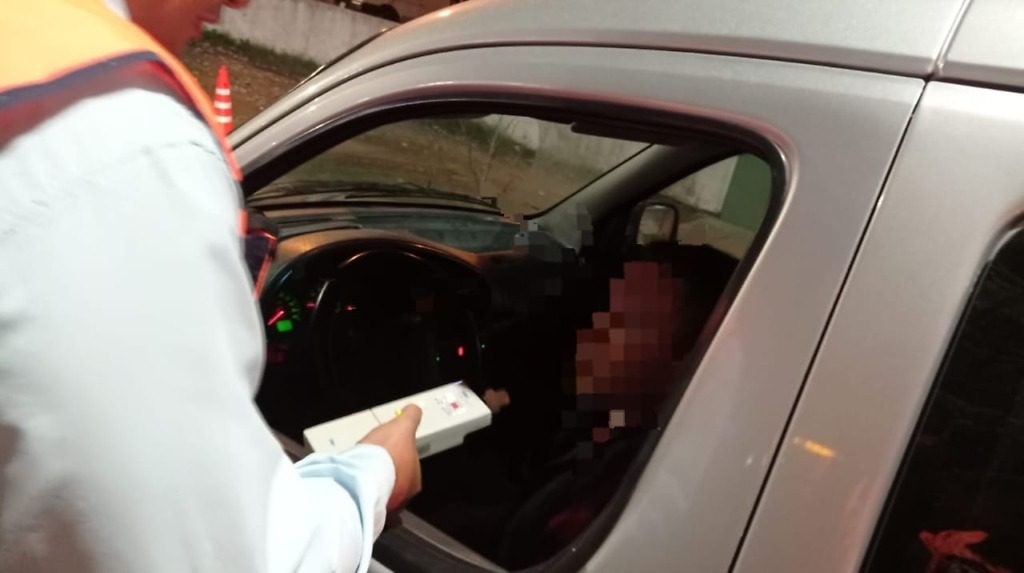 Una mujer fue detenida tras fugarse con sus hijas en un control de Alcoholemia