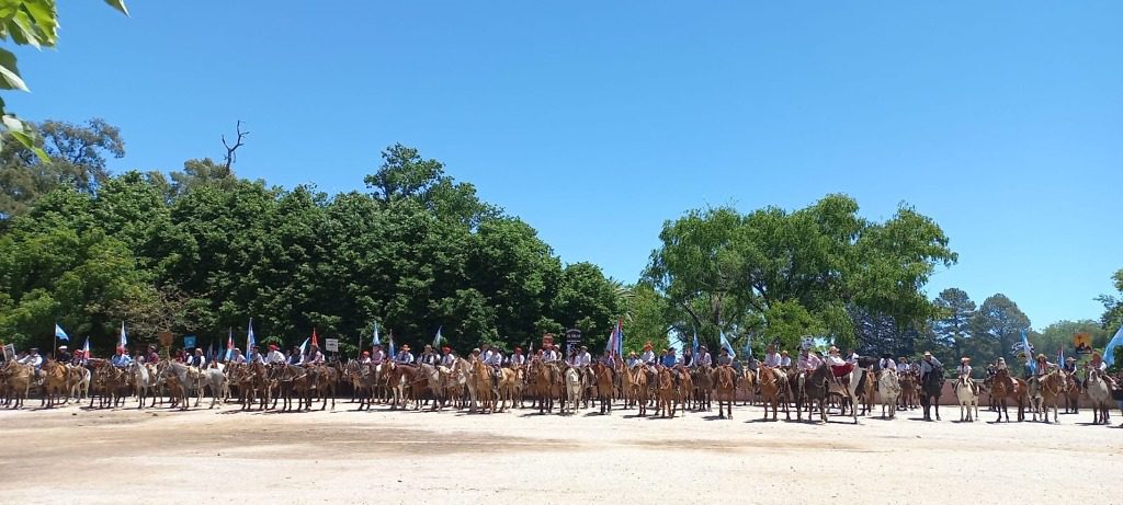 Mas de 250 personas cabalgaron desde Concepción del Uruguay hasta el Palacio San José