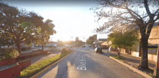 Personal policial investiga hurto en un comercio