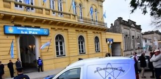 No acató la orden de pare y chocó a un funcionario policial