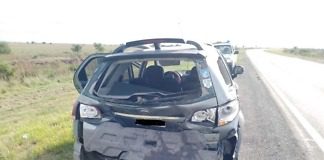 Un auto impacto desde atrás a otro en un cruce de vías en RN12, un lesionado