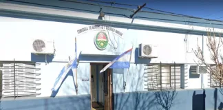 Menor demorado por intentar abrir las puertas de vehículos en un local nocturno