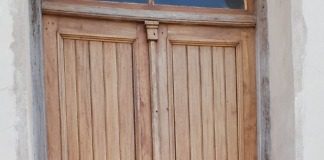 Prendieron fuego una de las Puerta de la Basílica «Nuestra Sra. del Carmen»