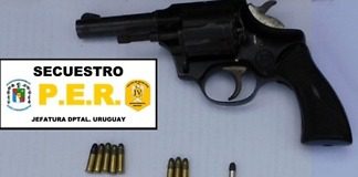 Policía detiene a un hombre que portaba un arma de fuego en la vía pública