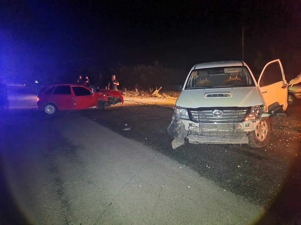 Accidente vial involucro a tres vehículos