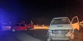 Accidente vial involucro a tres vehículos