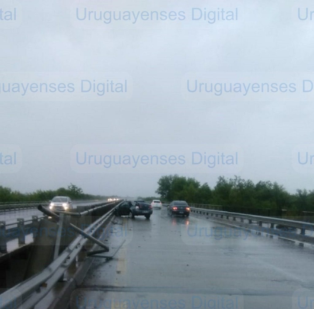 Chocaron dos autos en el puente Gualeyán a metros de termas Gualeguaychú