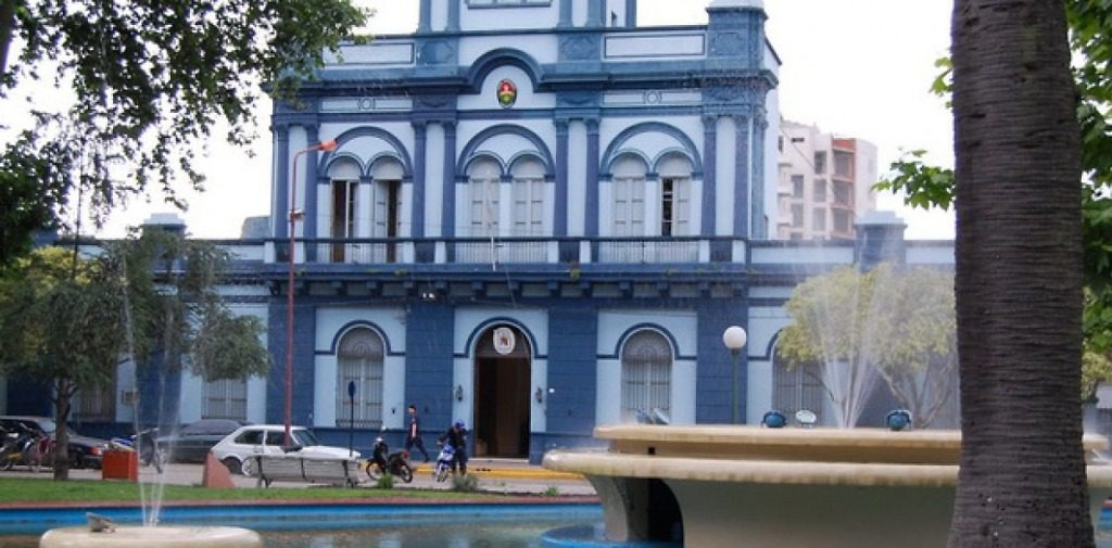 Dejo las llaves puestas del auto y sorprendió a un sujeto que se lo llevaba  