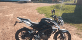 (Video) Un delincuente se robó una moto de alta cilindrada