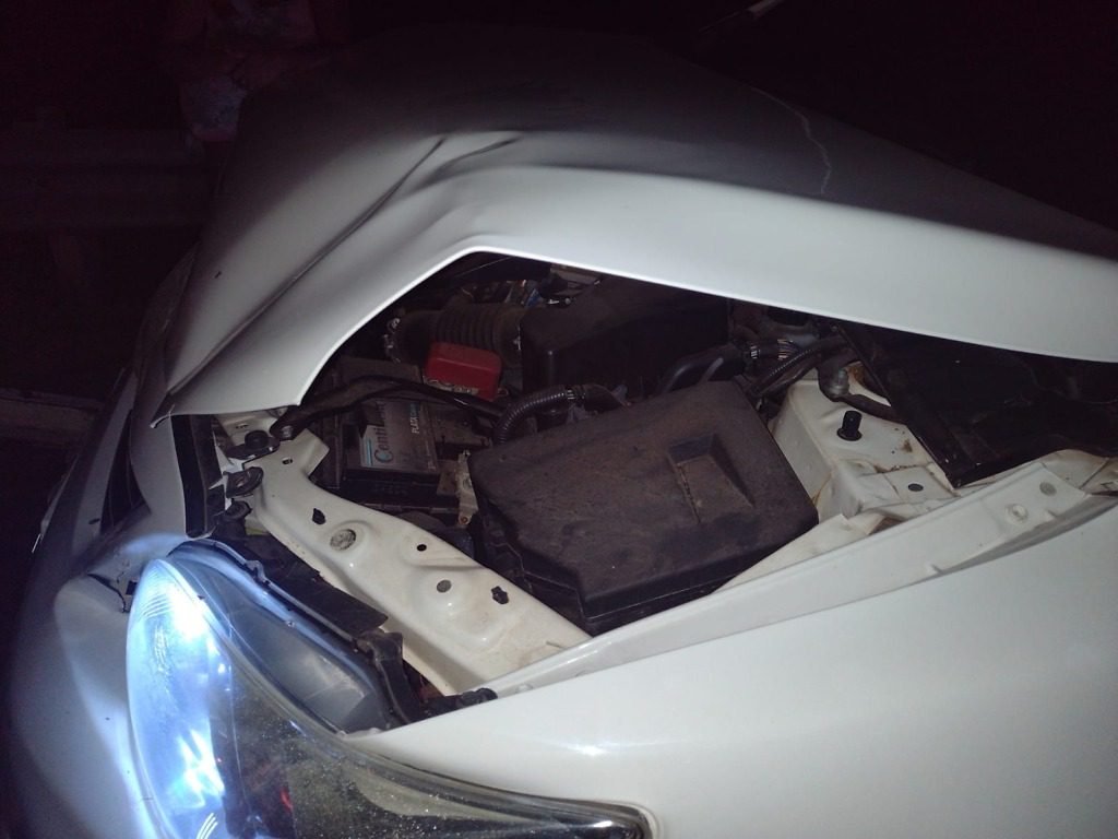 Una camioneta choca desde atrás a un colectivo de larga distancia en la Autovía
