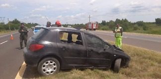 Despiste y vuelco en la autovía