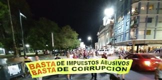 Movilización en rechazo a la ordenanza votada por el concejo deliberante