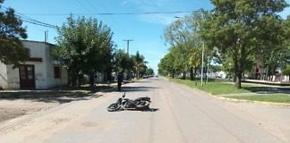 San Salvador: Una motociclista atropelló un peatón y sufrió lesiones graves